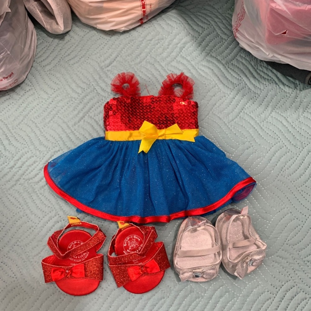 Build the bear dress and shoes